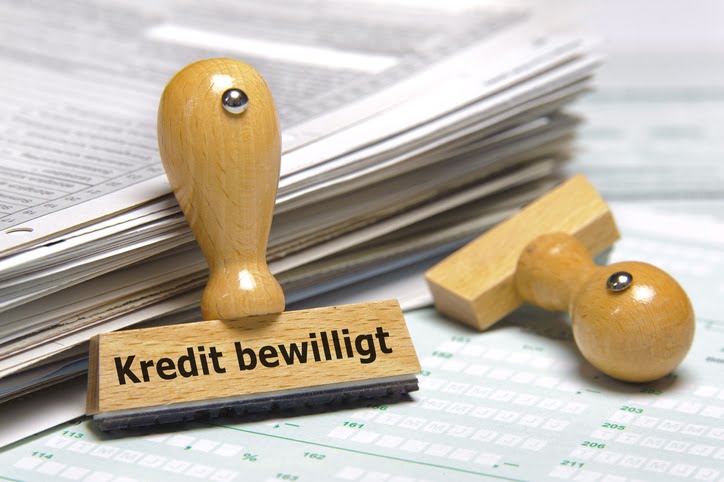 Stempel mit Aufschrift Kredit bewilligt